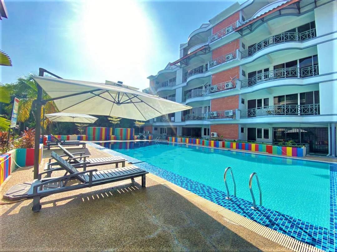 Perdana Serviced Apartment & Resorts Padang Mat Sirat Exterior foto