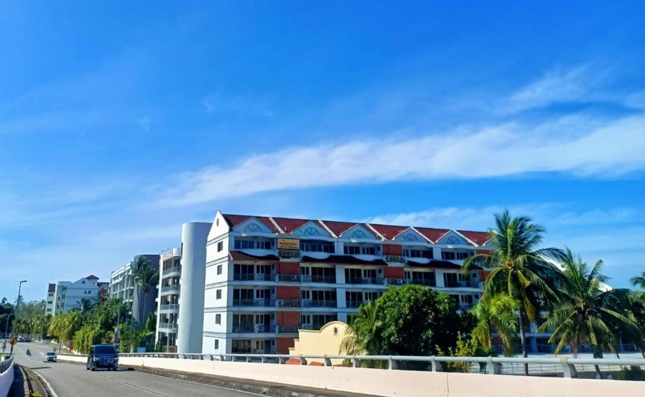 Perdana Serviced Apartment & Resorts Padang Mat Sirat Exterior foto