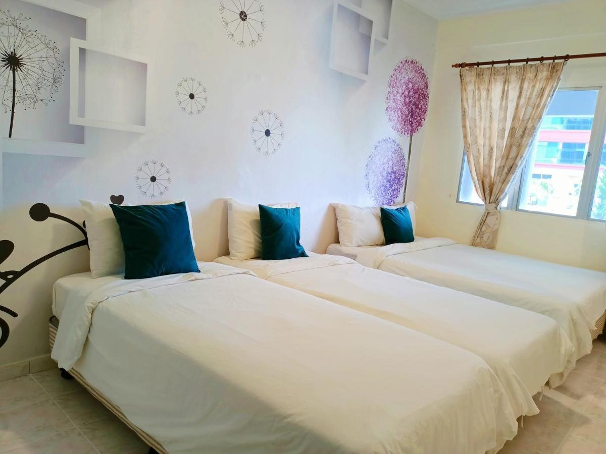 Perdana Serviced Apartment & Resorts Padang Mat Sirat Exterior foto