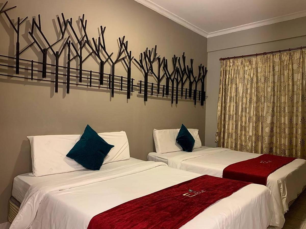 Perdana Serviced Apartment & Resorts Padang Mat Sirat Exterior foto