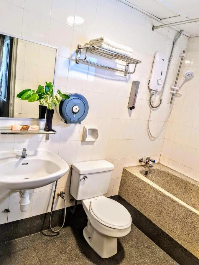 Perdana Serviced Apartment & Resorts Padang Mat Sirat Exterior foto