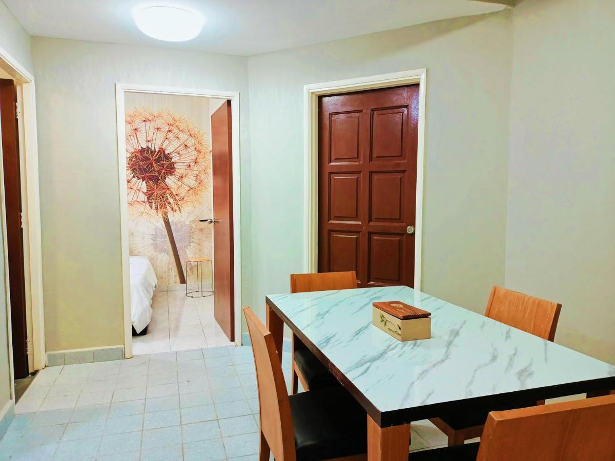 Perdana Serviced Apartment & Resorts Padang Mat Sirat Exterior foto