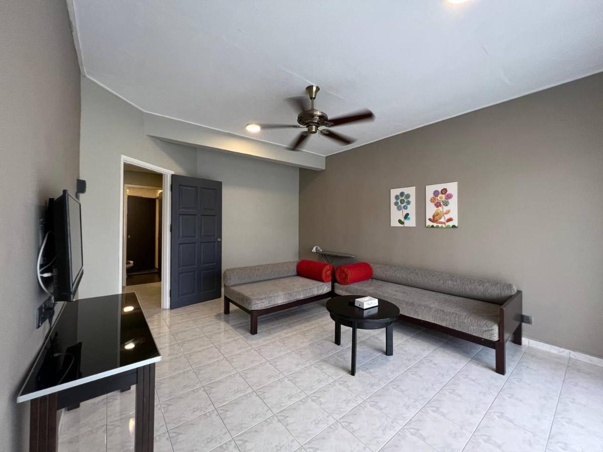 Perdana Serviced Apartment & Resorts Padang Mat Sirat Exterior foto