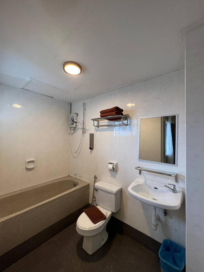 Perdana Serviced Apartment & Resorts Padang Mat Sirat Exterior foto