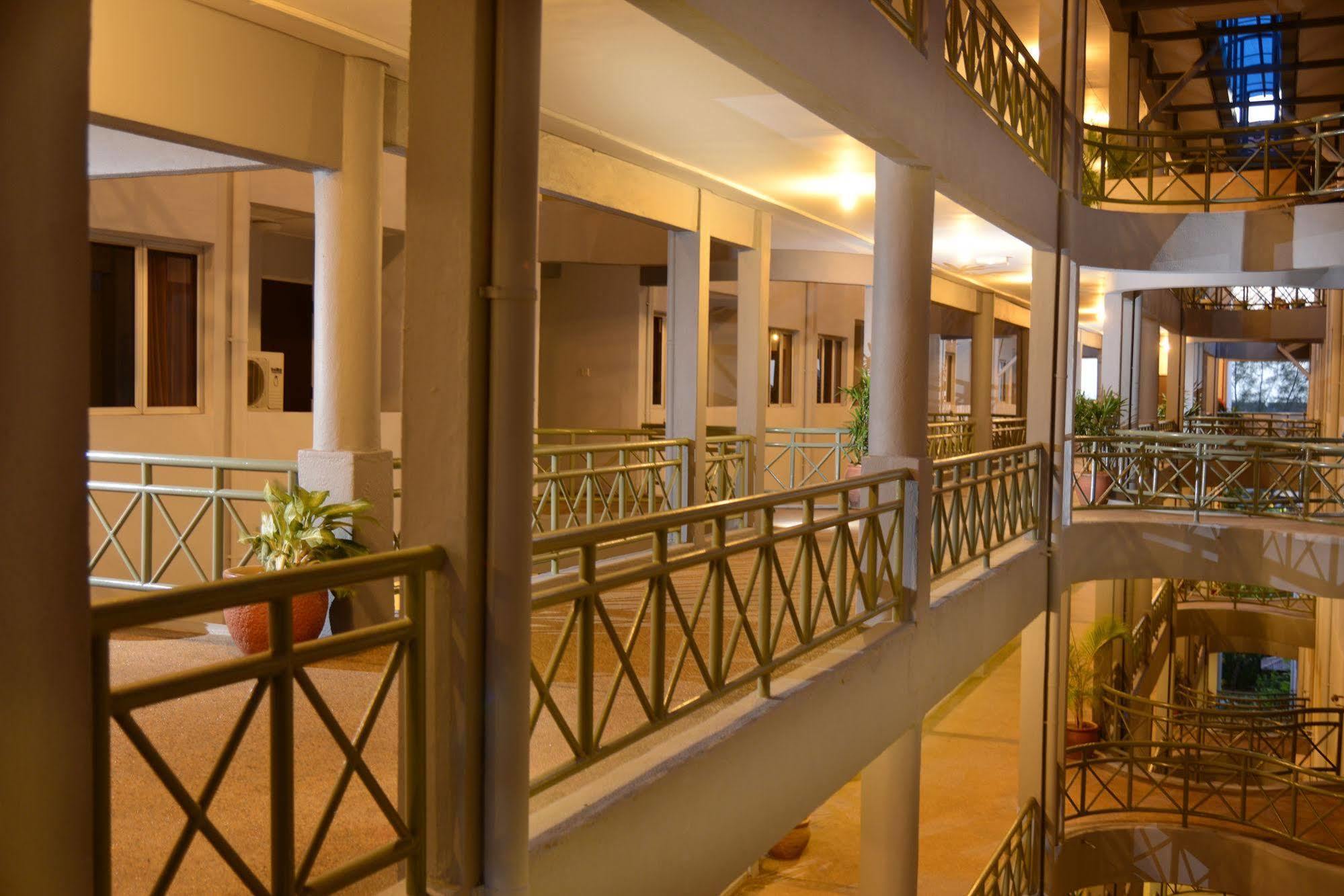 Perdana Serviced Apartment & Resorts Padang Mat Sirat Exterior foto
