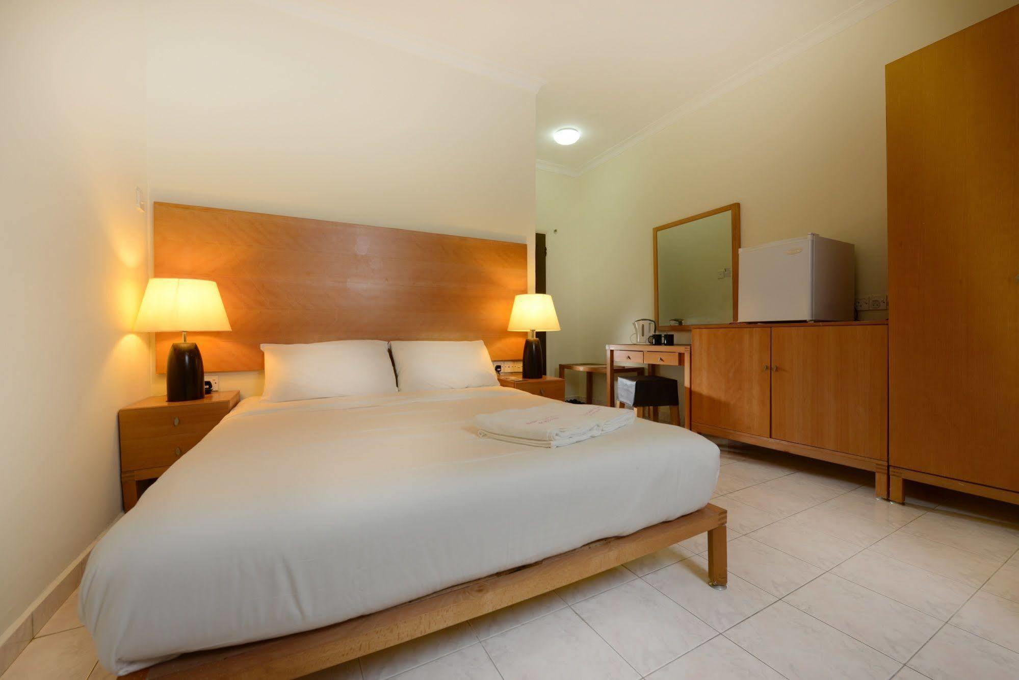 Perdana Serviced Apartment & Resorts Padang Mat Sirat Exterior foto