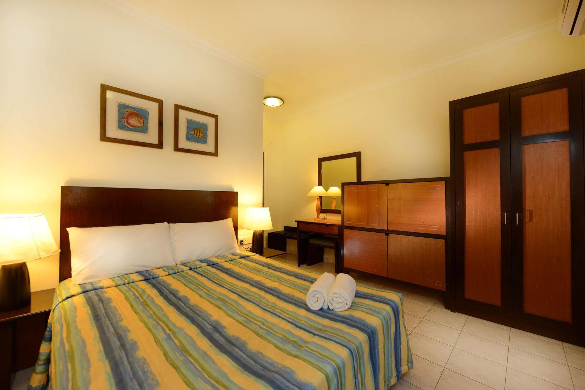 Perdana Serviced Apartment & Resorts Padang Mat Sirat Exterior foto