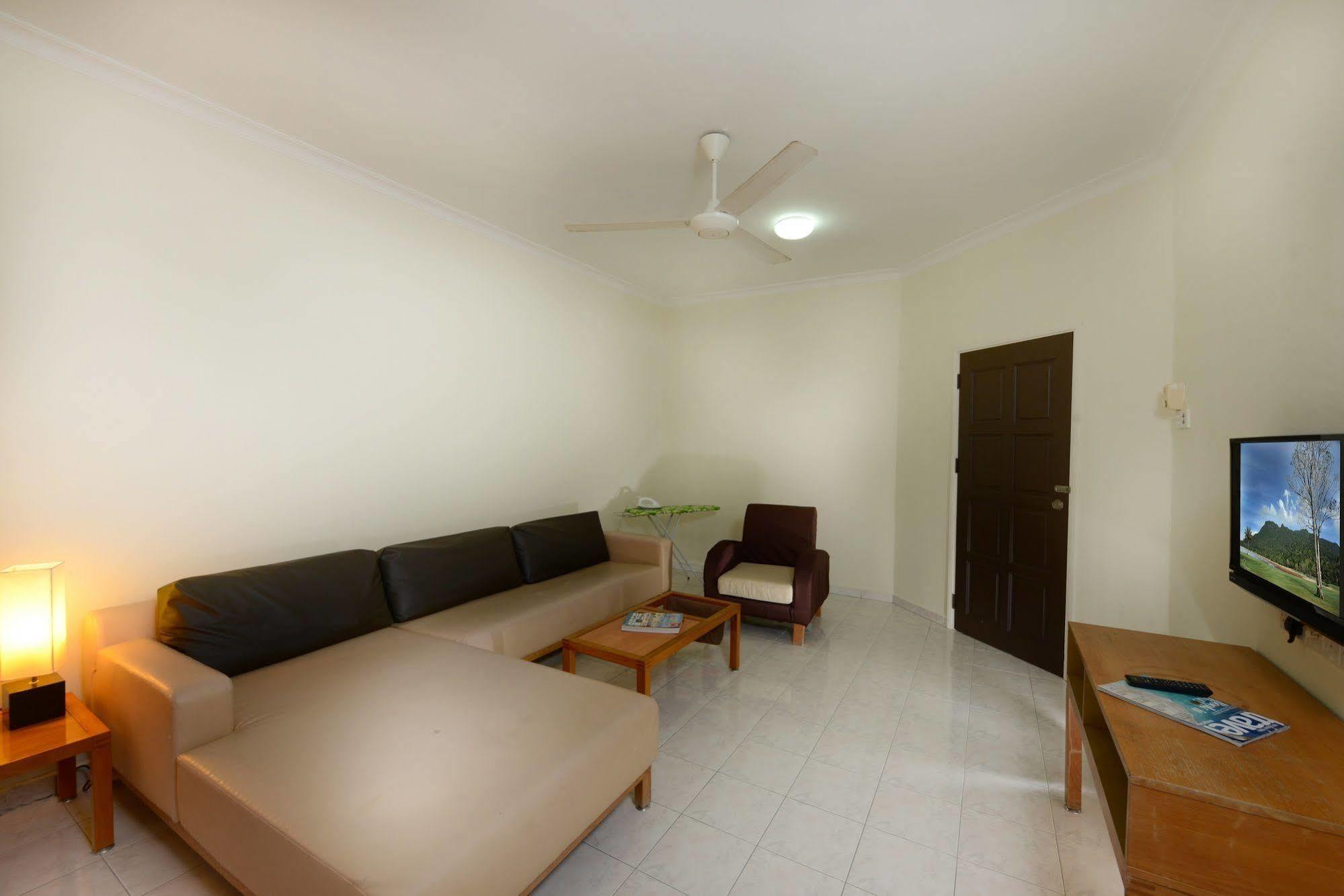 Perdana Serviced Apartment & Resorts Padang Mat Sirat Exterior foto